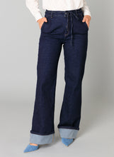 Load image into Gallery viewer, YEST - Beatriz Jeans - Dark Denim