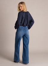 Load image into Gallery viewer, YEST - Sinka Jeans - Dark Stone Wash