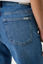 Load image into Gallery viewer, Garcia - Celia 251 Straight Fit Jeans - Medium Used Wash