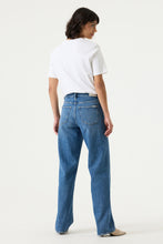 Load image into Gallery viewer, Garcia - Celia 251 Straight Fit Jeans - Medium Used Wash
