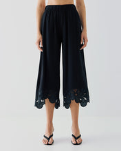 Load image into Gallery viewer, ACCESS - Cropped Lace Trim Pants - Black
