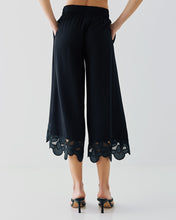 Load image into Gallery viewer, ACCESS - Cropped Lace Trim Pants - Black