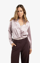 Load image into Gallery viewer, YAYA - Cropped Satin Blouse - Cloud Gray Purple