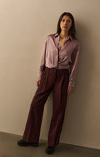 Load image into Gallery viewer, YAYA - Cropped Satin Blouse - Cloud Gray Purple