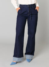 Load image into Gallery viewer, YEST - Beatriz Jeans - Dark Denim
