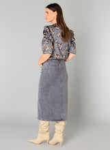 Load image into Gallery viewer, YEST - Betsy Blouse - Steel Grey Floral
