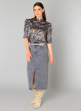 Load image into Gallery viewer, YEST - Betsy Blouse - Steel Grey Floral
