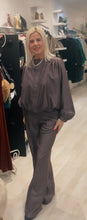 Load image into Gallery viewer, YAYA - Shiny Woven Pants - Fudge Purple Dessin
