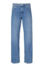 Load image into Gallery viewer, Garcia - Celia 251 Straight Fit Jeans - Medium Used Wash
