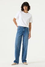 Load image into Gallery viewer, Garcia - Celia 251 Straight Fit Jeans - Medium Used Wash
