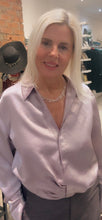 Load image into Gallery viewer, YAYA - Cropped Satin Blouse - Cloud Gray Purple
