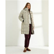 Load image into Gallery viewer, Paz Torras - Puffa Coat - Off White
