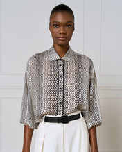 Load image into Gallery viewer, ACCESS - Cropped Printed Shirt - White
