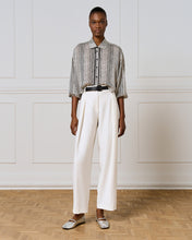 Load image into Gallery viewer, ACCESS - Cropped Printed Shirt - White
