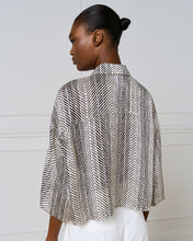 Load image into Gallery viewer, ACCESS - Cropped Printed Shirt - White
