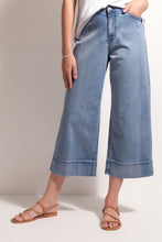 Load image into Gallery viewer, FOIL - Queen Crop Jean - Blue
