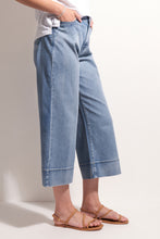 Load image into Gallery viewer, FOIL - Queen Crop Jean - Blue
