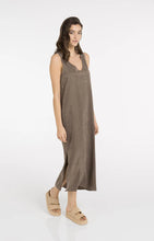 Load image into Gallery viewer, YAYA - Dress with Crinkle Texture - Washed Brown
