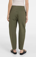 Load image into Gallery viewer, YAYA - High Waist Barrel Pants - Army Green
