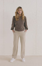 Load and play video in Gallery viewer, YAYA - Puff Sleeve Top - Falcon Brown
