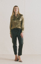 Load and play video in Gallery viewer, Yaya Metallic Blouse ~ Dark Gold
