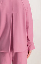 Load image into Gallery viewer, YAYA - V Neck Pleated Top - Morning Glory Pink Melange
