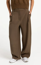 Load image into Gallery viewer, YAYA - Woven Barel Leg Trouser with Pleats - Teak Brown
